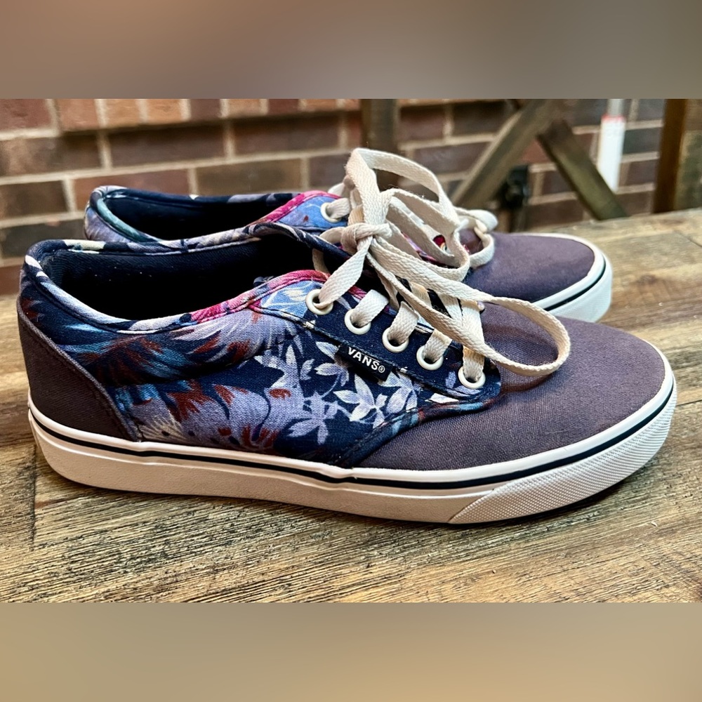 💜 BOGO Ladies Vans - size 7